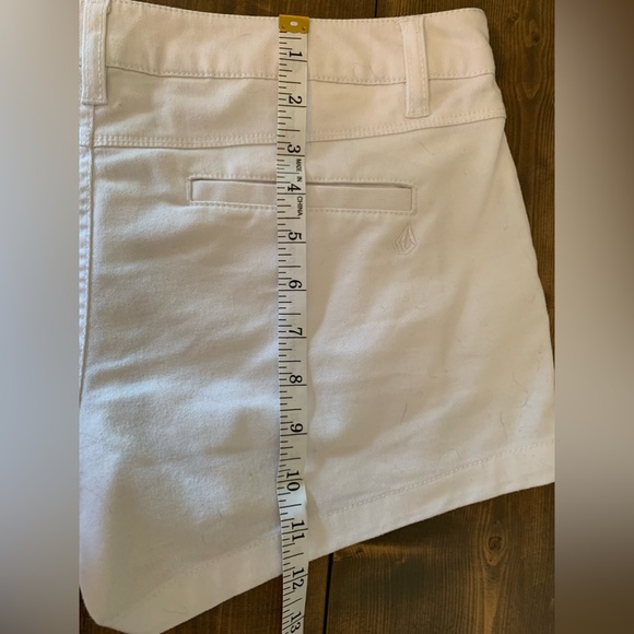 3/$20 Volcom white denim shorts Juniors Size 5 - Picture 6 of 7
